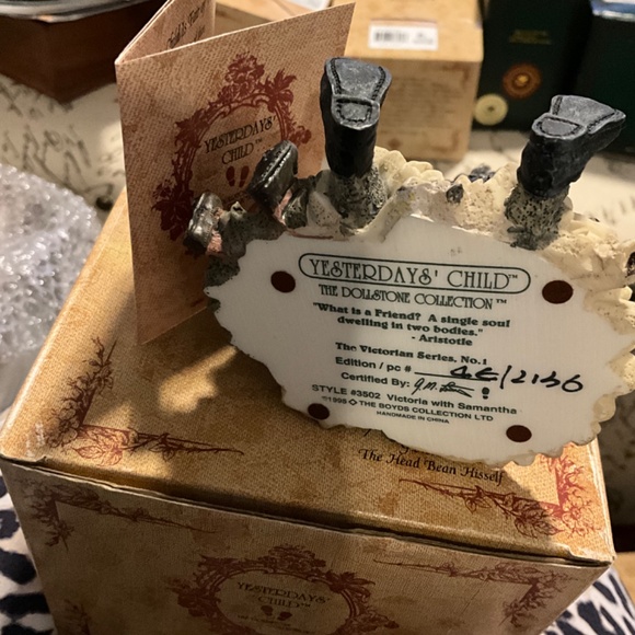 Boyds Yesterdays' Child Victoria With Samantha #3502 Victorian Ladies - Picture 3 of 8